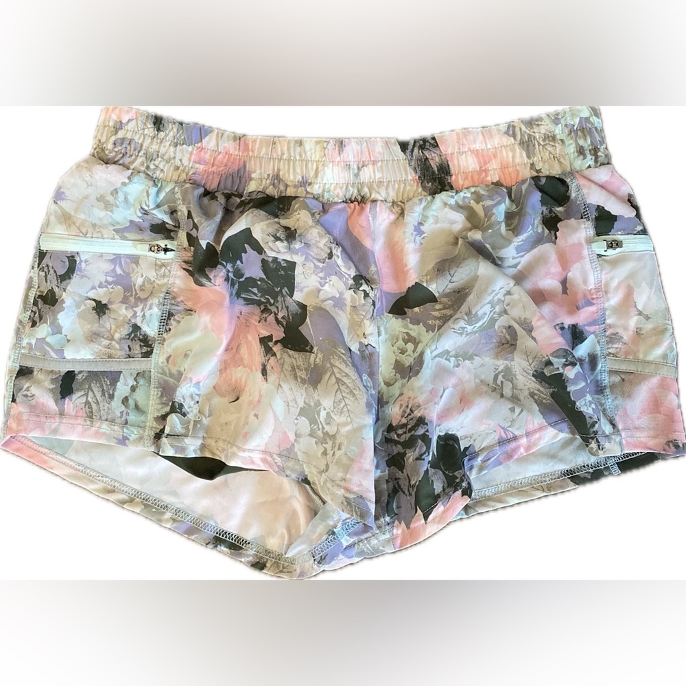 Fabletics floral shorts with zipper pockets, built-in green spandex, size M